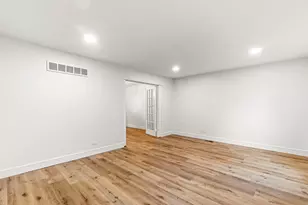 1080 Dresden Dr, Hoffman Estates, IL 60192 - Photo 4