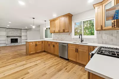 1080 Dresden Drive, Hoffman Estates, IL 60192 - Photo 8