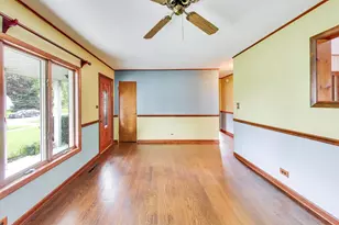 219 N William St, Mount Prospect, IL 60056 - Photo 8