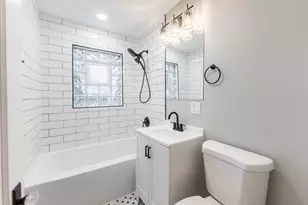 529 E Park Blvd, Villa Park, IL 60181 - Photo 16