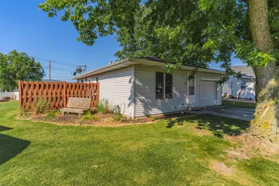 1406 W Trainor Drive, Pontiac, IL 61764 - Photo 1