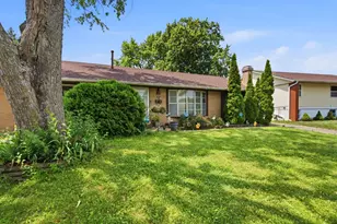 729 Surrey Dr, Streamwood, IL 60107 - Photo 2
