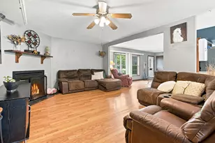 729 Surrey Dr, Streamwood, IL 60107 - Photo 6