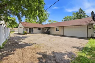 729 Surrey Dr, Streamwood, IL 60107 - Photo 26