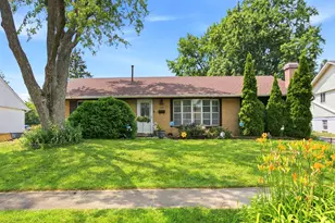 729 Surrey Dr, Streamwood, IL 60107 - Photo 1