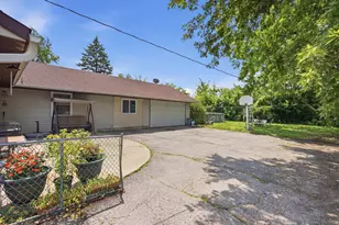 729 Surrey Dr, Streamwood, IL 60107 - Photo 28