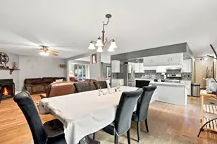 729 Surrey Dr, Streamwood, IL 60107 - Photo 12