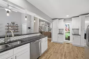 10S071 Ridge Rd, Naperville, IL 60565 - Photo 10