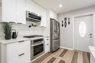 4833 N Moody Avenue, Chicago, IL 60630 - Photo 8