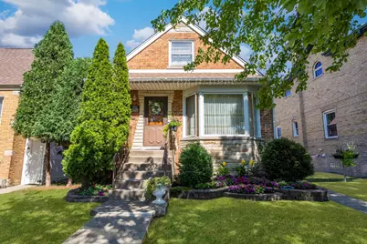 4833 N Moody Avenue, Chicago, IL 60630 - Photo 1