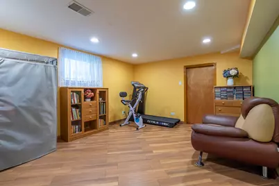 4833 N Moody Avenue, Chicago, IL 60630 - Photo 20