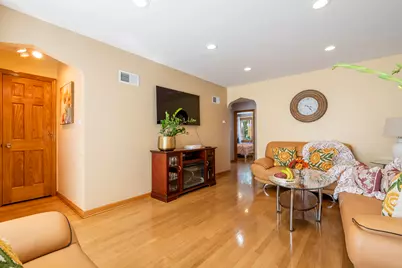 4833 N Moody Avenue, Chicago, IL 60630 - Photo 4