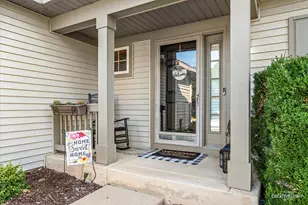 712 Christopher St, Plano, IL 60545 - Photo 2