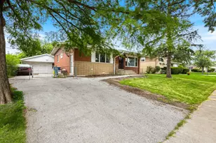 196 Craig Dr, Chicago Heights, IL 60411 - Photo 2