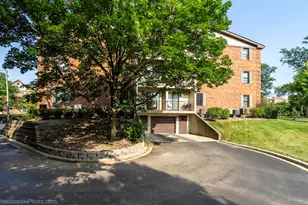 641 Hapsfield Ln, Buffalo Grove, IL 60089 - Photo 4