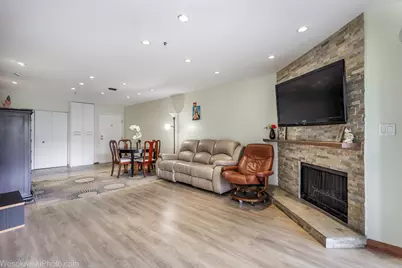 641 Hapsfield Lane #201, Buffalo Grove, IL 60089 - Photo 6