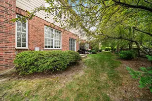 356 N W Pointe Dr, Vernon Hills, IL 60061 - Photo 20