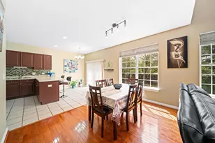 356 N W Pointe Dr, Vernon Hills, IL 60061 - Photo 6