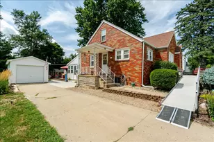 111 Loren St, Washington, IL 61571 - Photo 36
