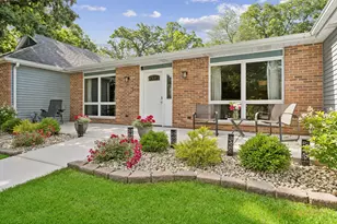 221 S Dawn Marie Dr, Round Lake, IL 60073 - Photo 2