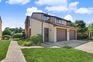 2142 Harbor Town Cir, Champaign, IL 61821 - Photo 2