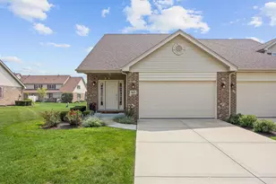9415 Saratoga Ct, Hickory Hills, IL 60457 - Photo 2