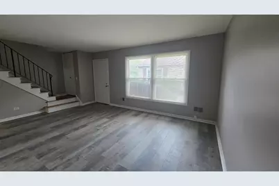 1688 Queensbury Circle #0, Hoffman Estates, IL 60169 - Photo 8