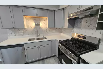 1688 Queensbury Circle #0, Hoffman Estates, IL 60169 - Photo 10