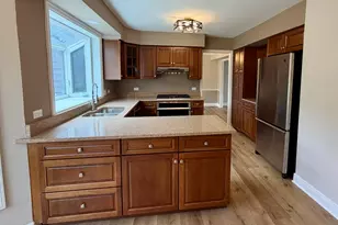 0N421 Winfield Scott Dr, Winfield, IL 60190 - Photo 6