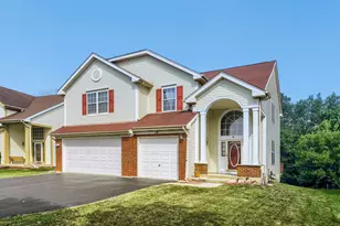 16 Clover Cir, Streamwood, IL 60107 - Photo 1