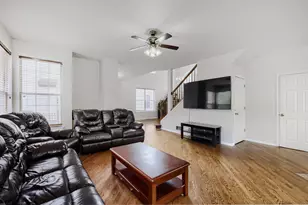 16 Clover Cir, Streamwood, IL 60107 - Photo 10