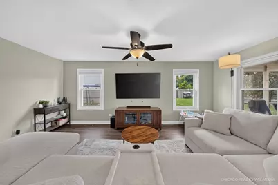 871 Brandt Drive, Lake in the Hills, IL 60156 - Photo 6