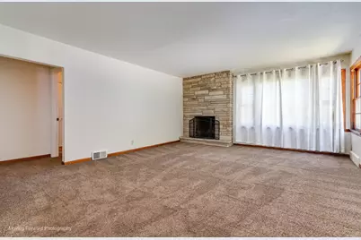 7S151 N Eola Road, Aurora, IL 60502 - Photo 4