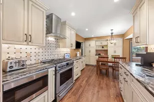 27W118 Cove Ln, Warrenville, IL 60555 - Photo 14