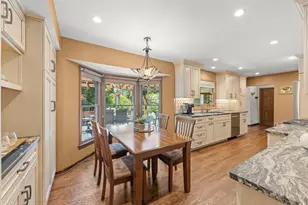27W118 Cove Ln, Warrenville, IL 60555 - Photo 12