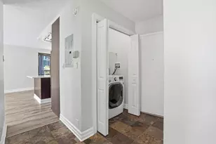 2930 N Sheridan Rd, Chicago, IL 60657 - Photo 10