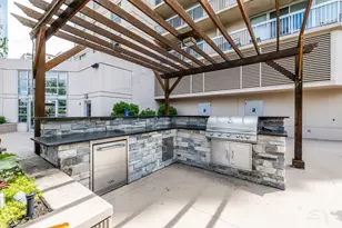 545 N Dearborn St, Chicago, IL 60654 - Photo 64