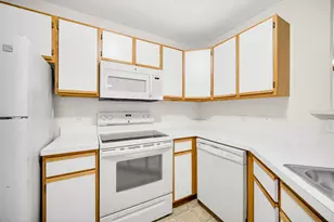 300 Cunat Blvd, Richmond, IL 60071 - Photo 10