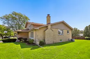 12123 Lake View Dr, Orland Park, IL 60467 - Photo 8
