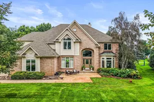 55 N Royal Oaks Dr, Bristol, IL 60512 - Photo 2