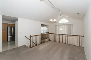 725 Deep Wood Ct, Elk Grove Village, IL 60007 - Photo 4