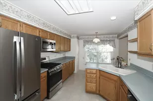 725 Deep Wood Ct, Elk Grove Village, IL 60007 - Photo 8