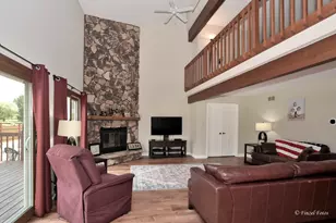 37W390 Linda Ln, Elgin, IL 60124 - Photo 2