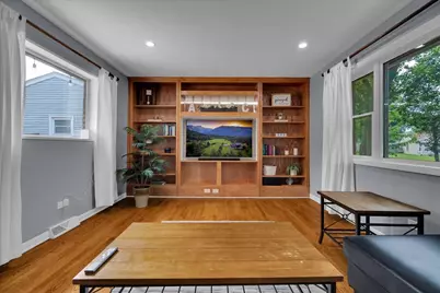 707 S Gables Boulevard, Wheaton, IL 60189 - Photo 8