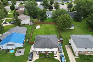 1153-1155 Burgundy Ln, Aurora, IL 60505 - Photo 16