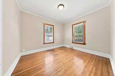 30 S Commonwealth Avenue, Elgin, IL 60123 - Photo 12