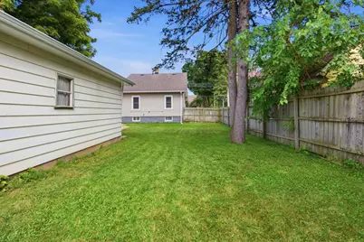 30 S Commonwealth Avenue, Elgin, IL 60123 - Photo 24