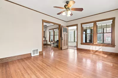 30 S Commonwealth Avenue, Elgin, IL 60123 - Photo 4