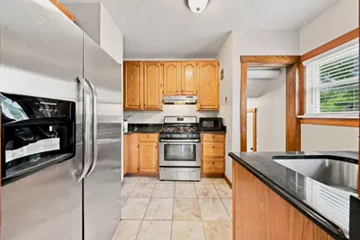 30 S Commonwealth Avenue, Elgin, IL 60123 - Photo 10