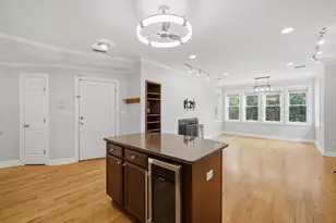 2449 W Foster Ave, Chicago, IL 60625 - Photo 4